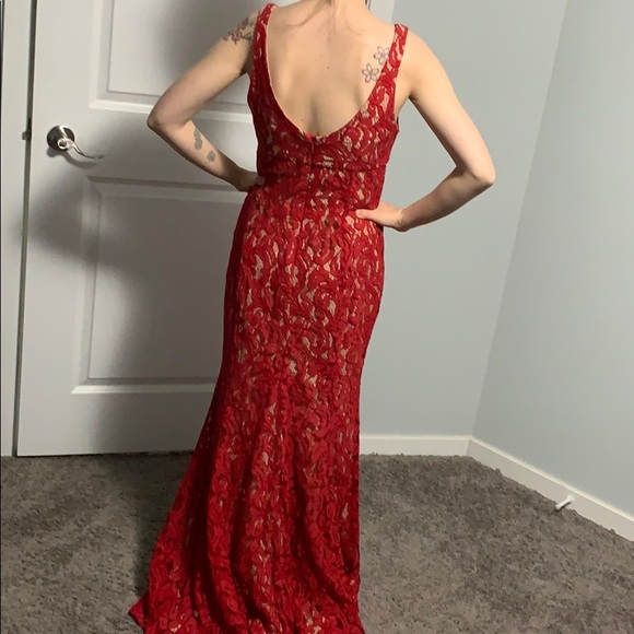 NWT BCBGeneration. Beautiful Red lace gown. Size 2 - Picture 8 of 8